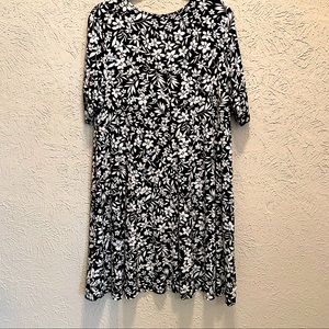 Old Navy Dress black/white floral stretchy